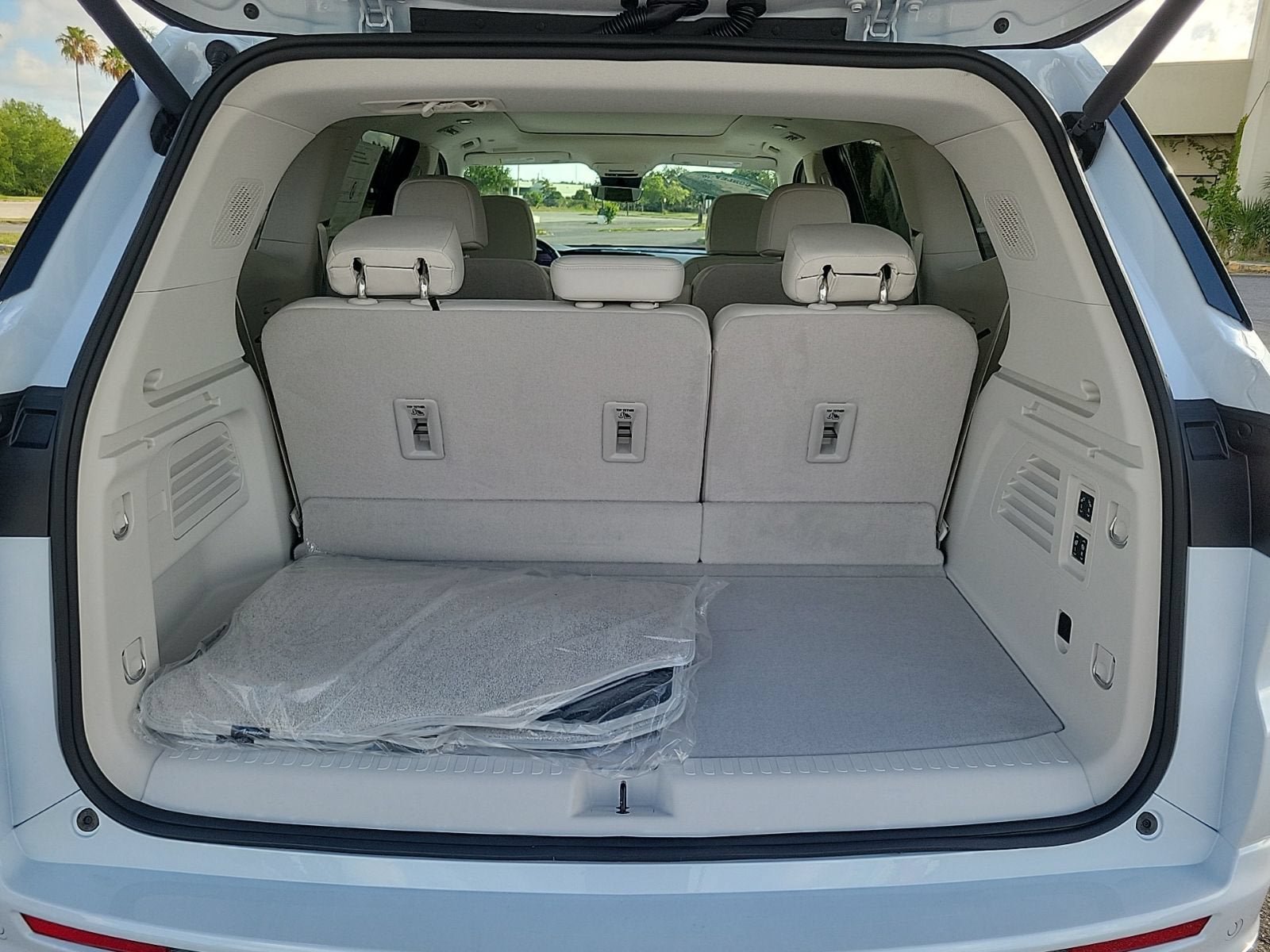 New 2026 Buick Enclave Avenir w/ Super Cruise Package FWD image 7