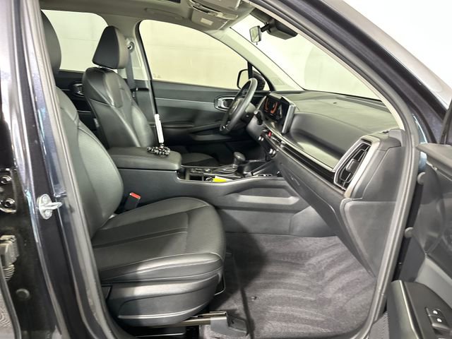 Used 2025 Kia Sorento S w/ Panoramic Sunroof Package image 28