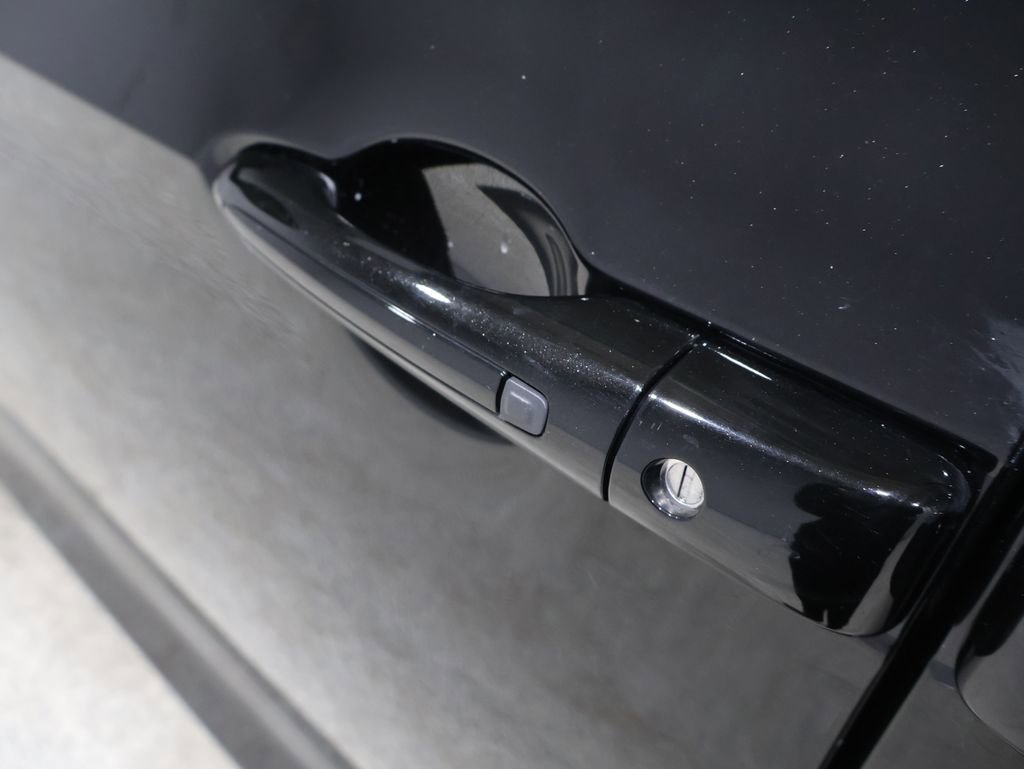 Used 2024 Chrysler Pacifica Limited image 9