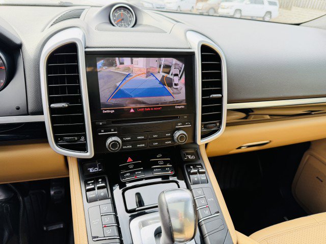 Used 2017 Porsche Cayenne image 16