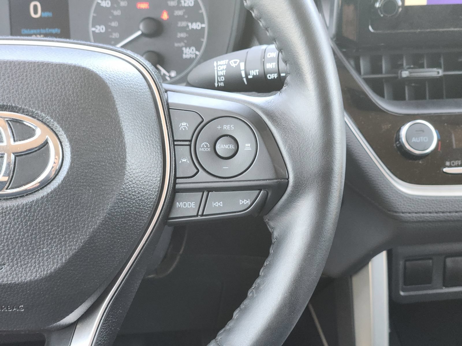 Used 2024 Toyota Corolla Cross LE FWD image 32