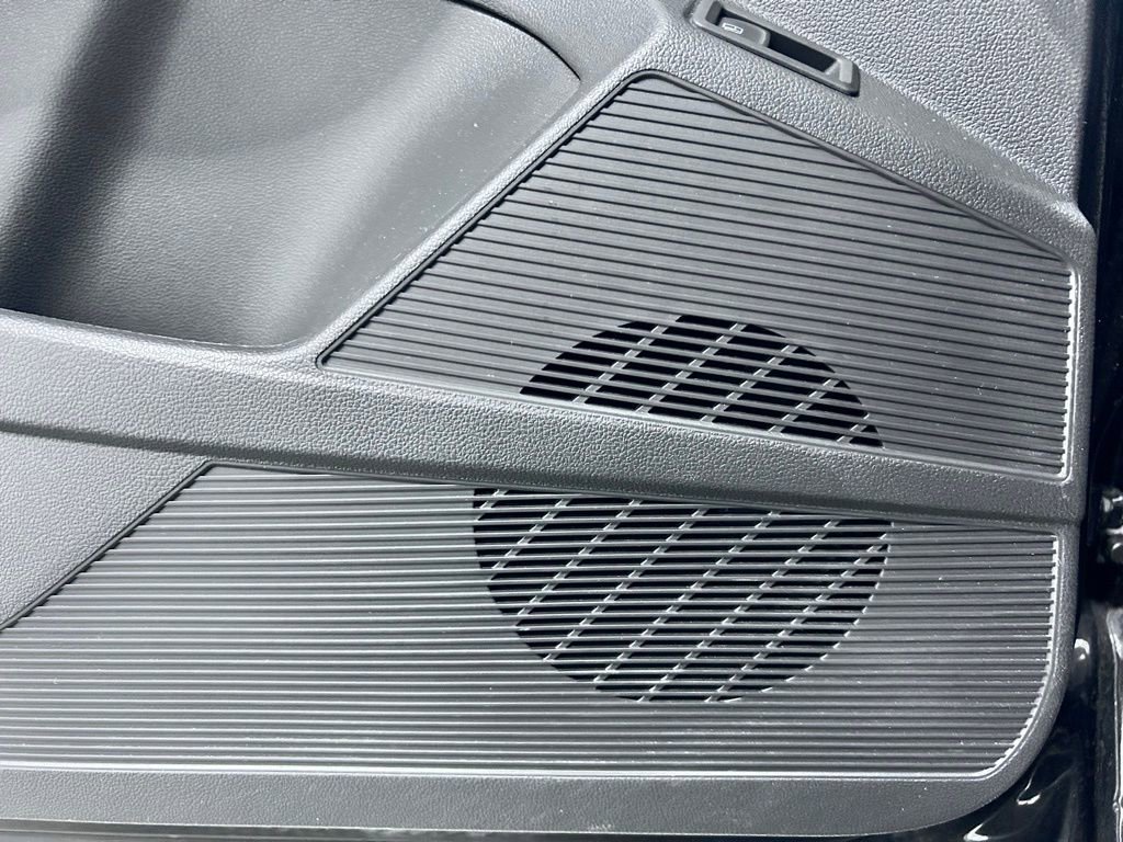 Used 2022 Volkswagen Taos SEL image 6