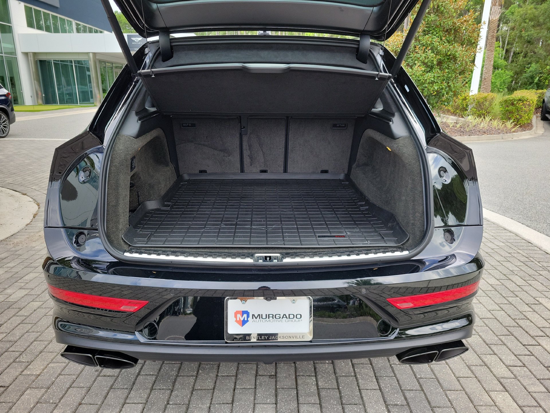 Certified 2023 Bentley Bentayga AWD/4WD image 15