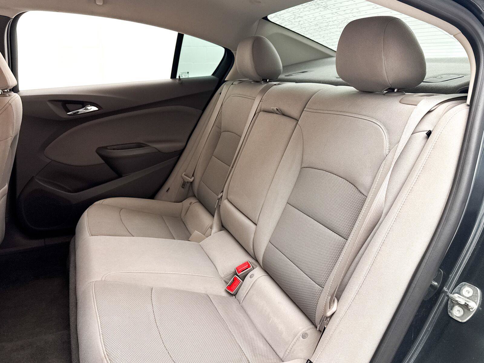 Used 2018 Chevrolet Cruze LT w/ Convenience Package FWD image 22
