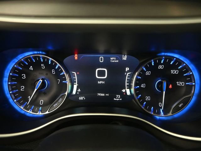 Used 2023 Chrysler Pacifica Touring-L image 6