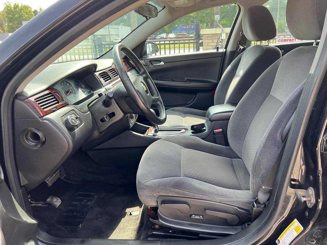 Used 2010 Chevrolet Impala LT FWD image 10