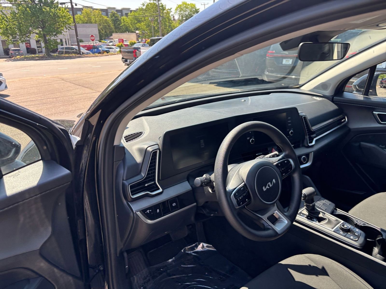 Used 2025 Kia Sportage LX FWD image 33