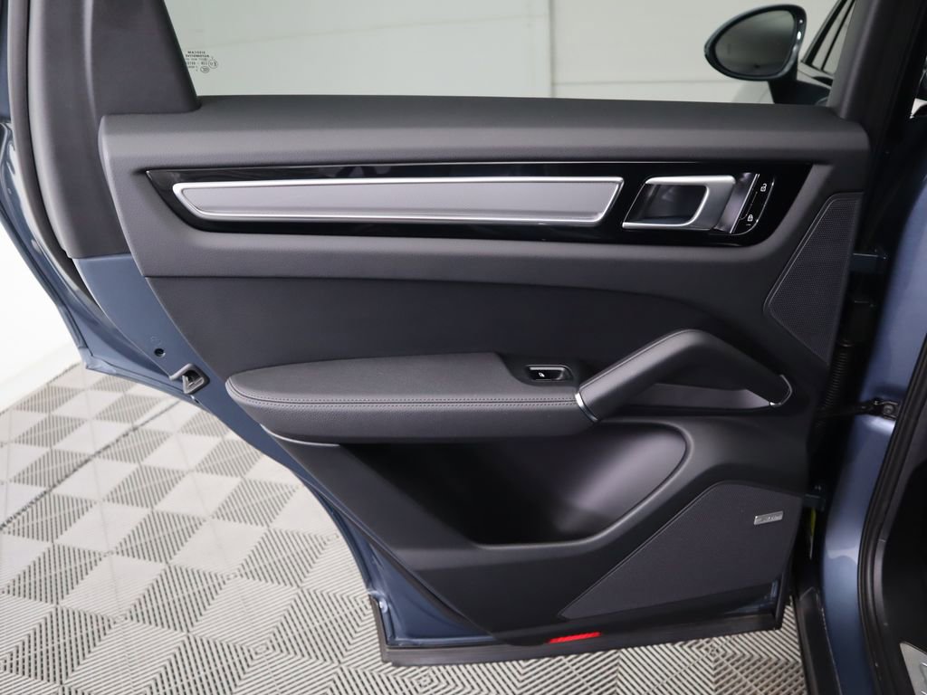 Used 2020 Porsche Cayenne S image 27