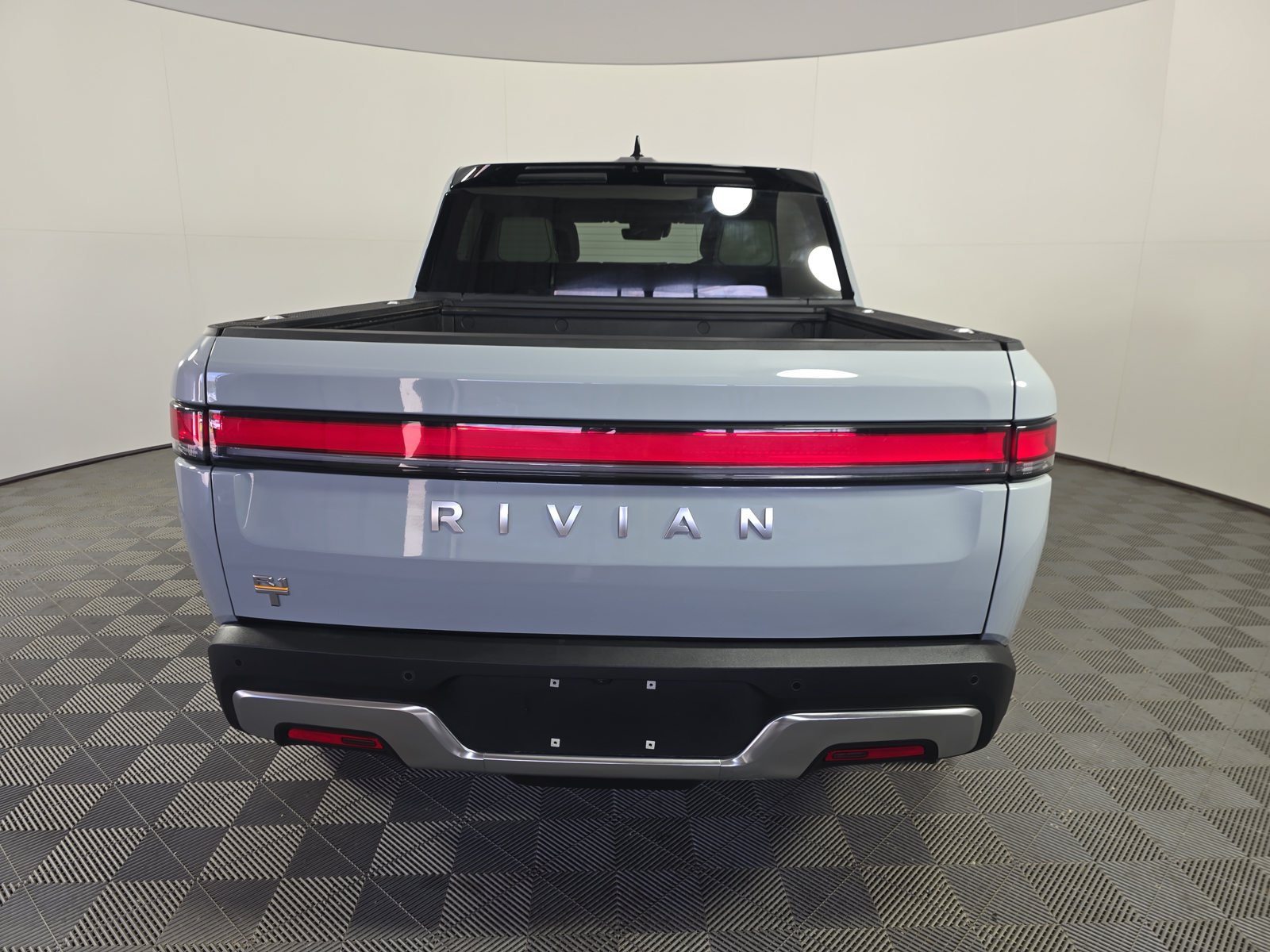 Used 2022 Rivian R1T Adventure AWD/4WD image 4