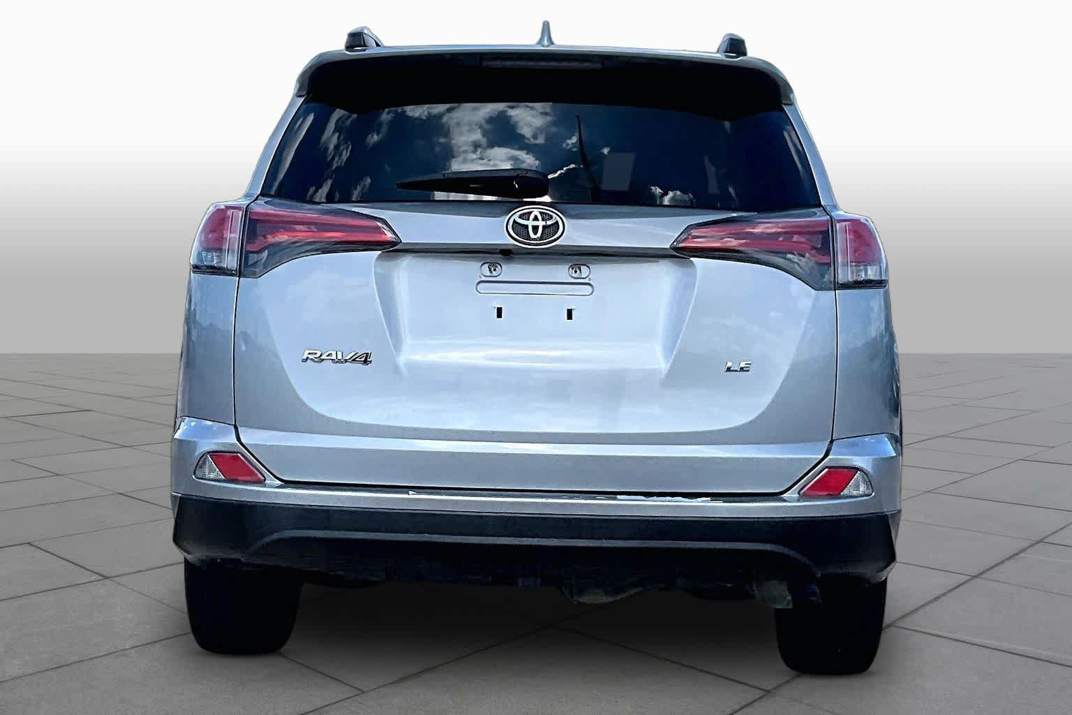 Used 2017 Toyota RAV4 LE FWD image 5