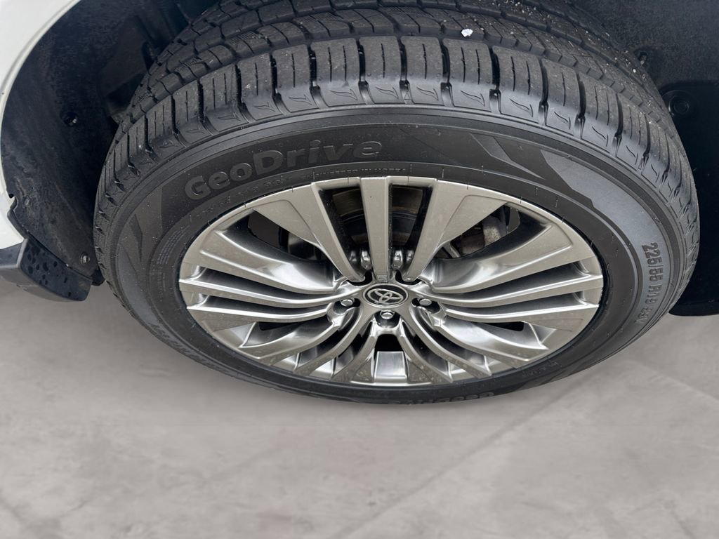Used 2024 Toyota Venza Limited AWD/4WD image 14