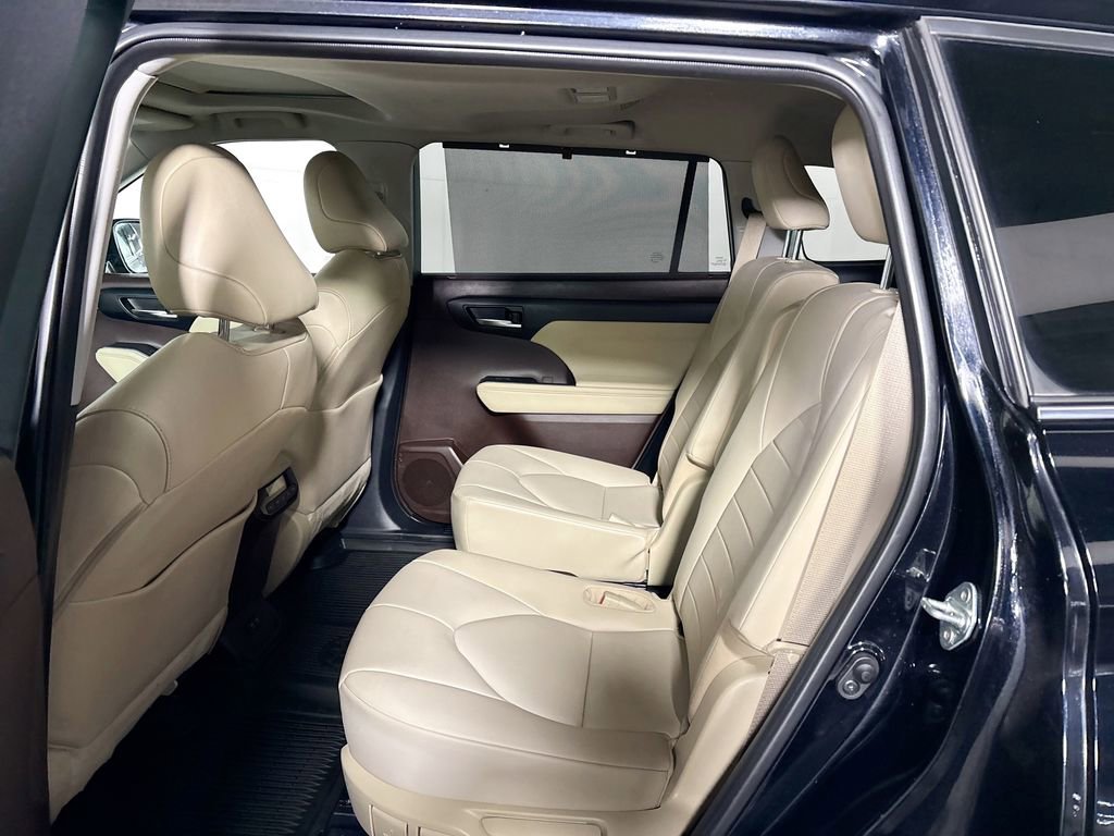 Used 2021 Toyota Highlander XLE image 20