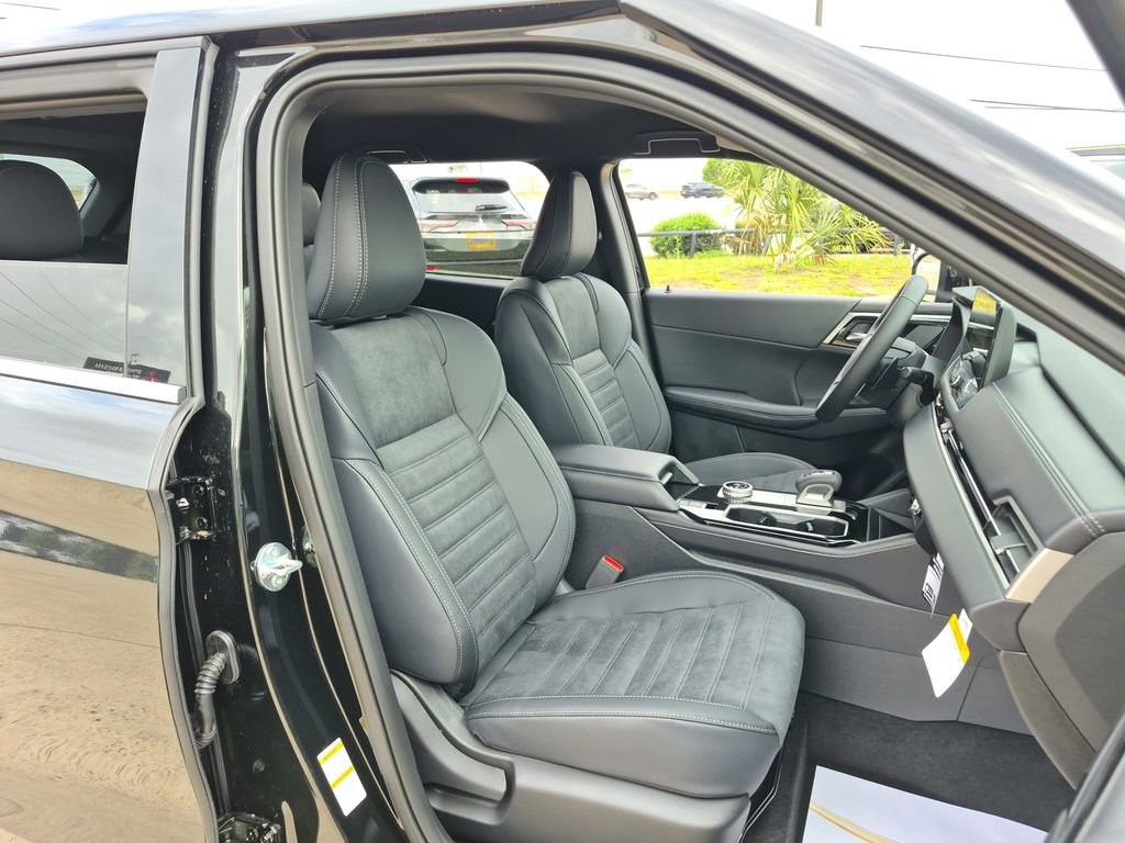New 2026 Mitsubishi Outlander LE FWD image 23