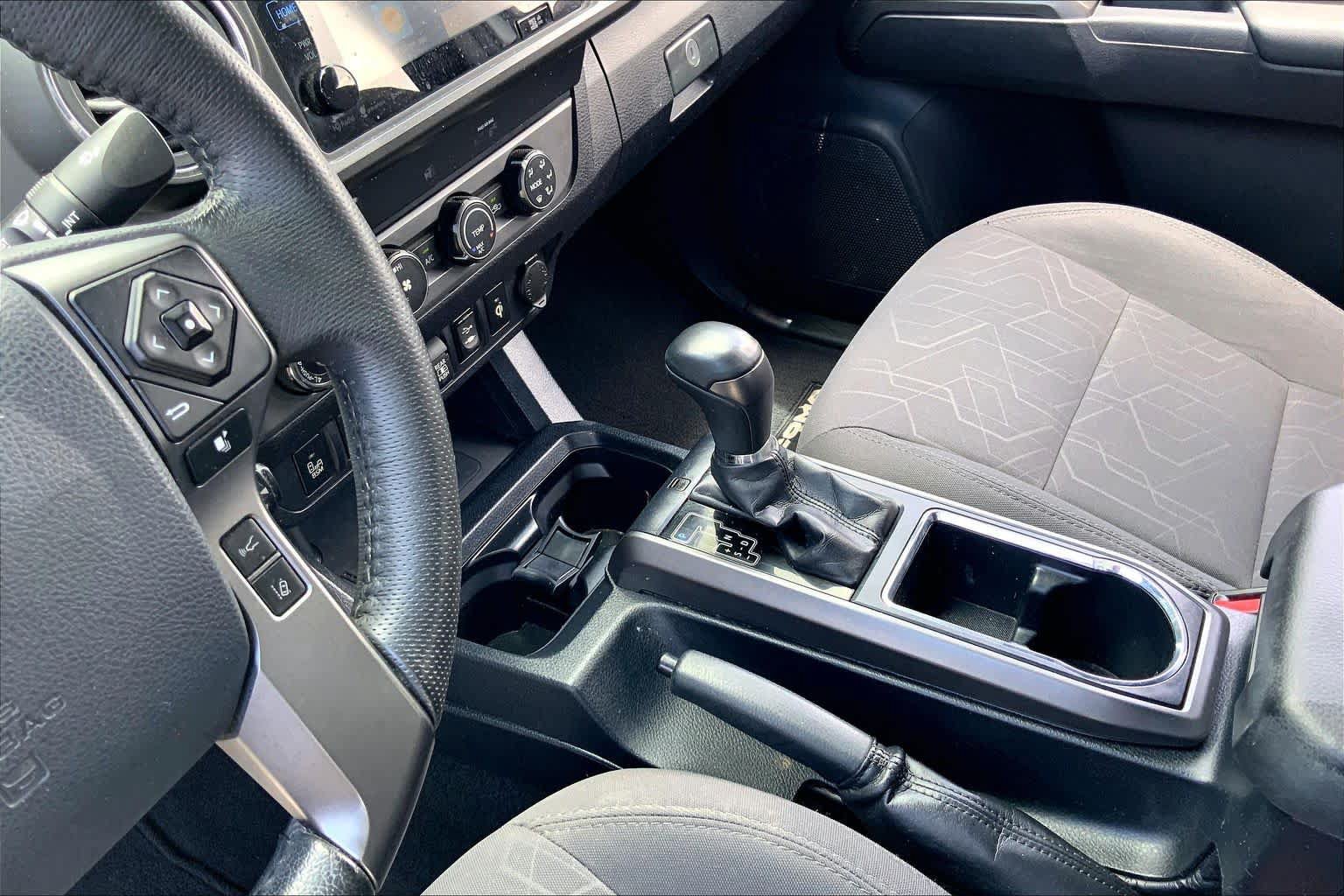Used 2019 Toyota Tacoma TRD Sport w/ Technology Package AWD/4WD image 16