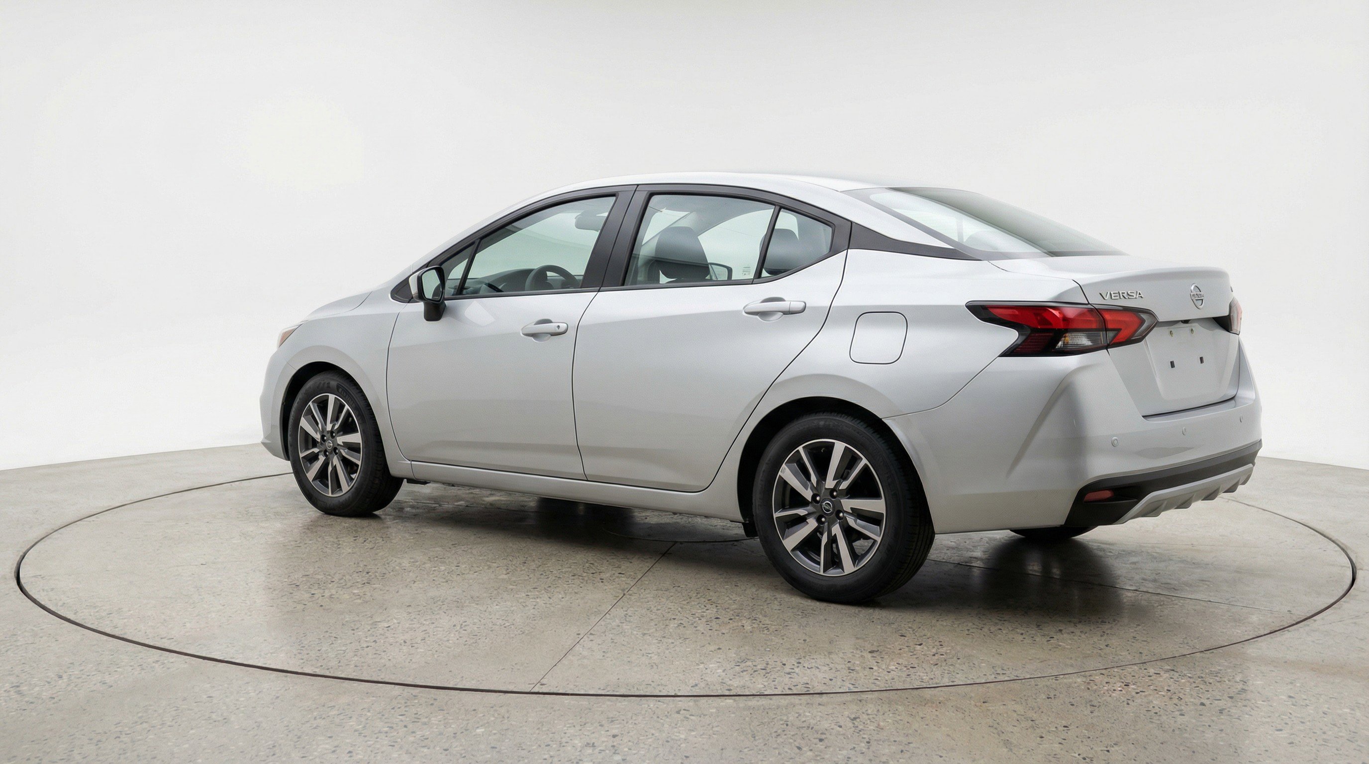 Used 2025 Nissan Versa SV image 6