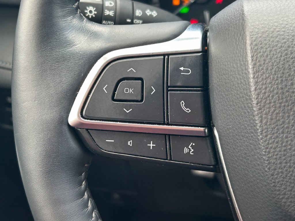 Used 2021 Toyota Highlander Limited AWD/4WD image 39