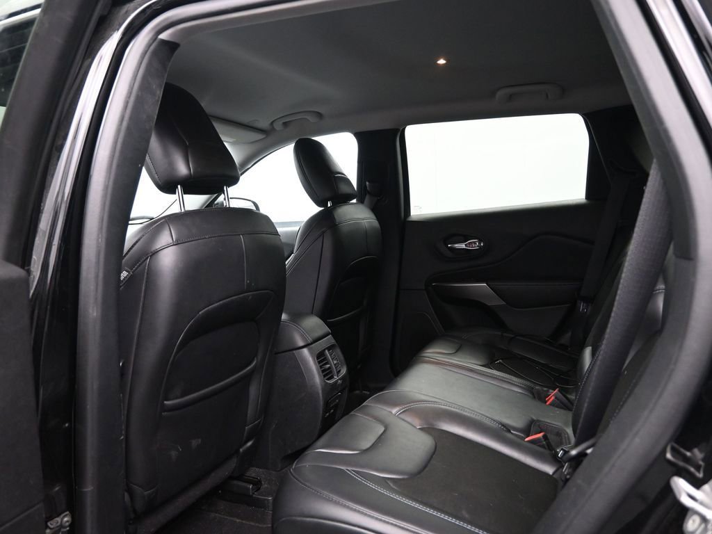 Used 2020 Jeep Cherokee Latitude Plus image 19