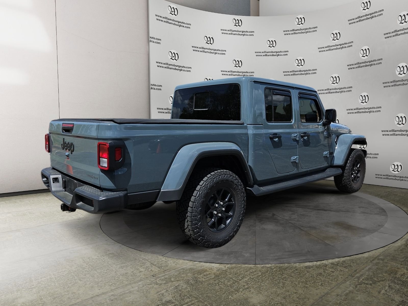 Used 2025 Jeep Gladiator Sport AWD/4WD image 5