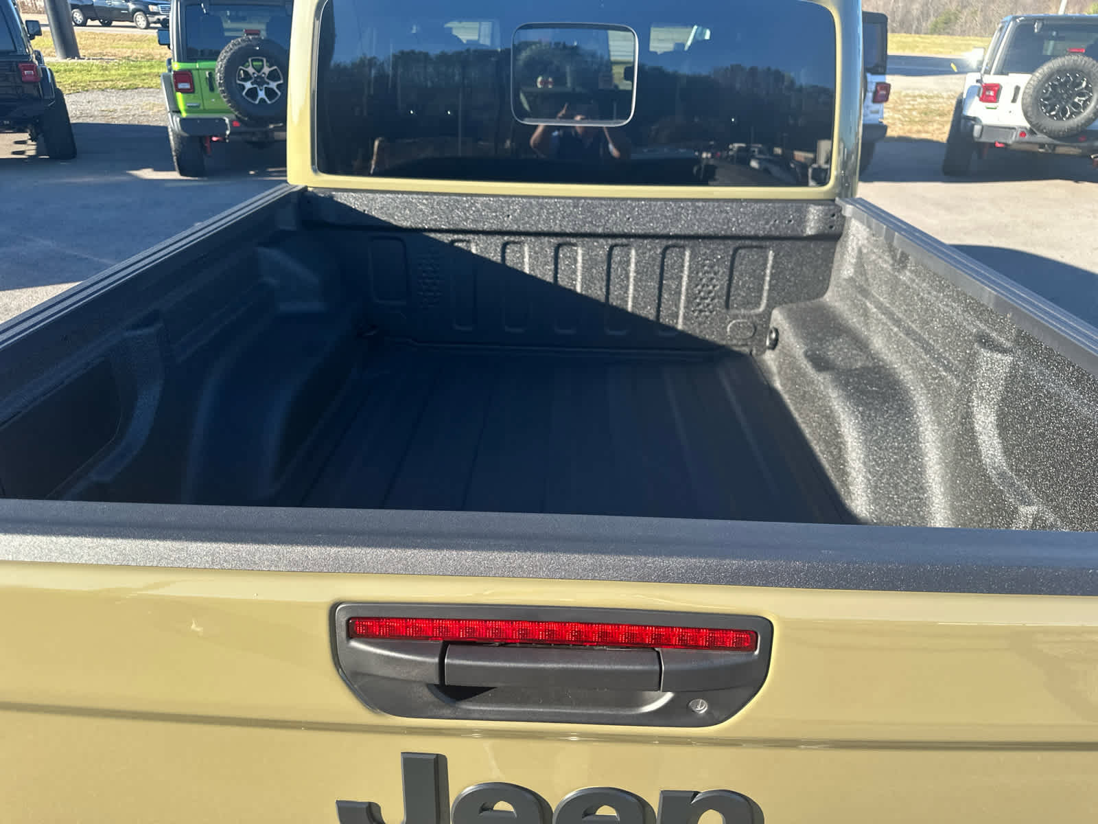 New 2025 Jeep Gladiator Sport image 12