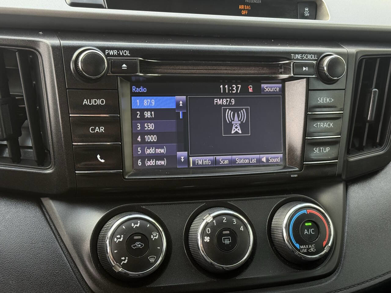 Used 2016 Toyota RAV4 LE FWD image 9