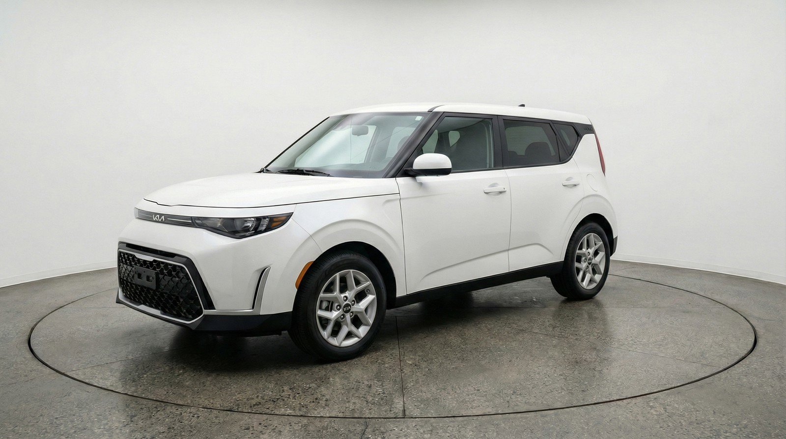 Used 2025 Kia Soul LX w/ LX Technology Package image 3