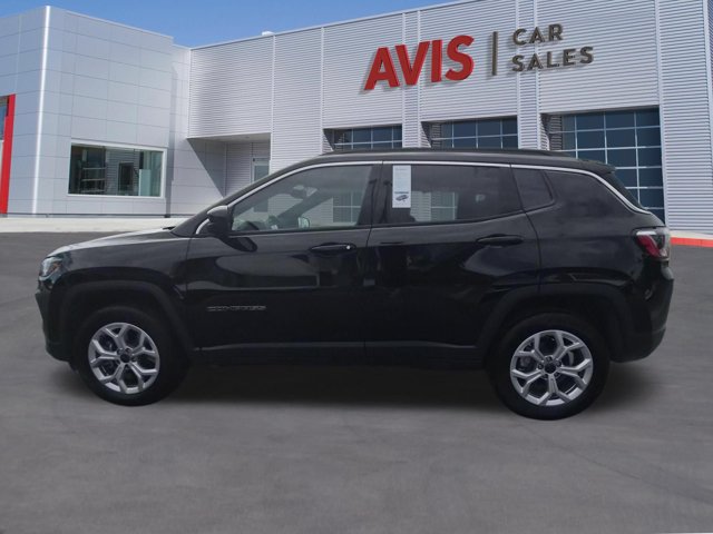 Used 2025 Jeep Compass Latitude w/ Sun & Sound Group AWD/4WD image 8