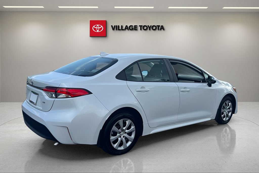 Certified 2025 Toyota Corolla LE FWD image 5