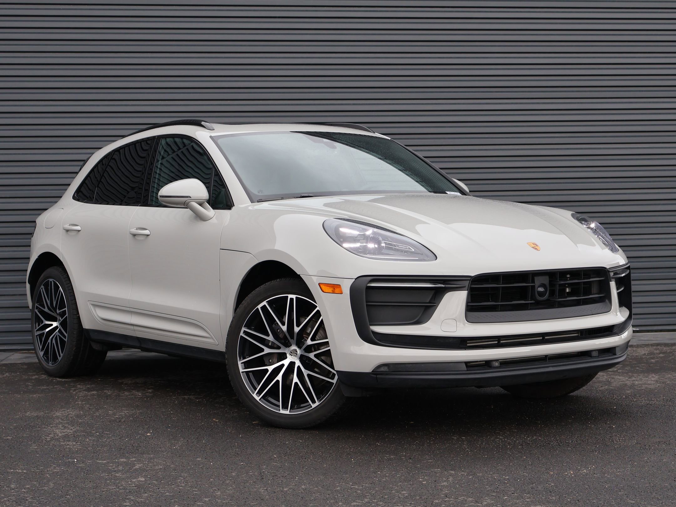 Certified 2026 Porsche Macan AWD/4WD image 8