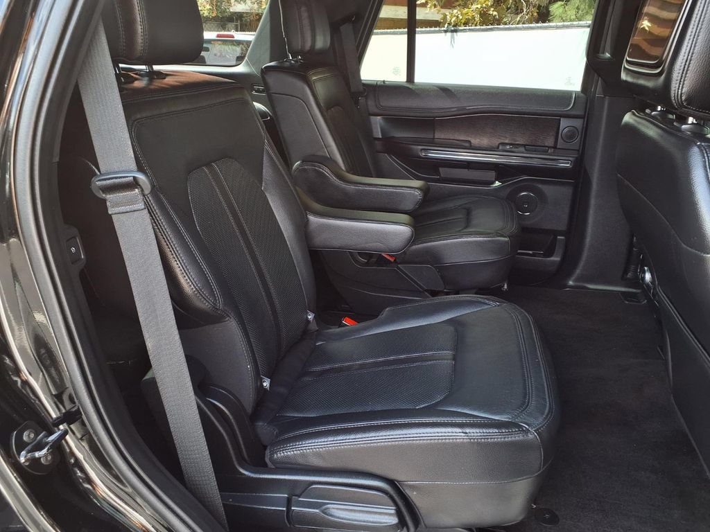 Used 2018 Ford Expedition Limited w/ Equipment Group 301A AWD/4WD image 34