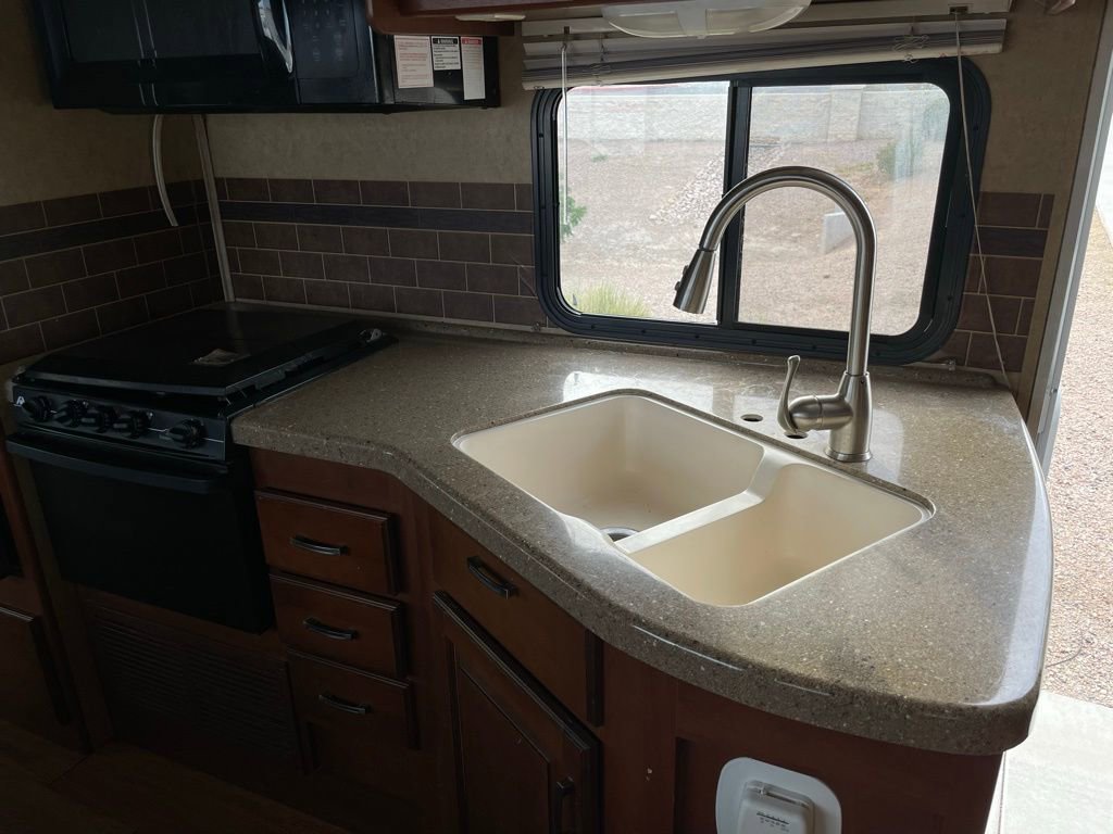 Used 2013 Ford E-450 and Econoline 450 Super Duty w/ Motorhome Prep Pkg RWD image 52