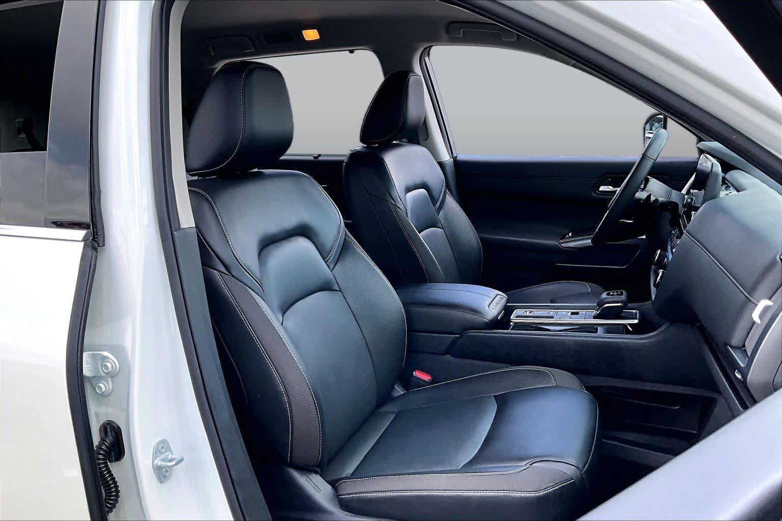 Certified 2024 Nissan Pathfinder SL FWD image 9