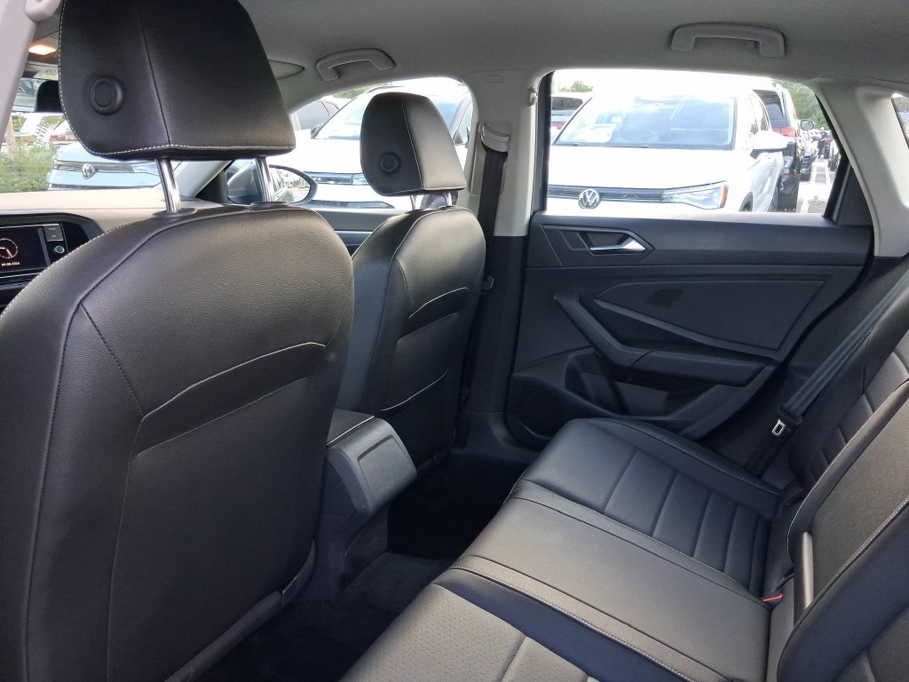 Used 2023 Volkswagen Jetta SE FWD image 15