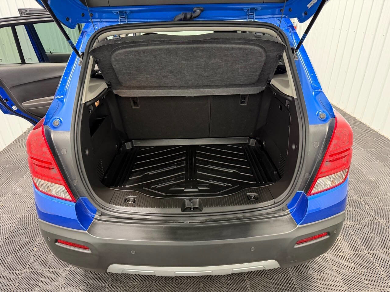 Used 2016 Chevrolet Trax LT w/ LT Convenience Package AWD/4WD image 11