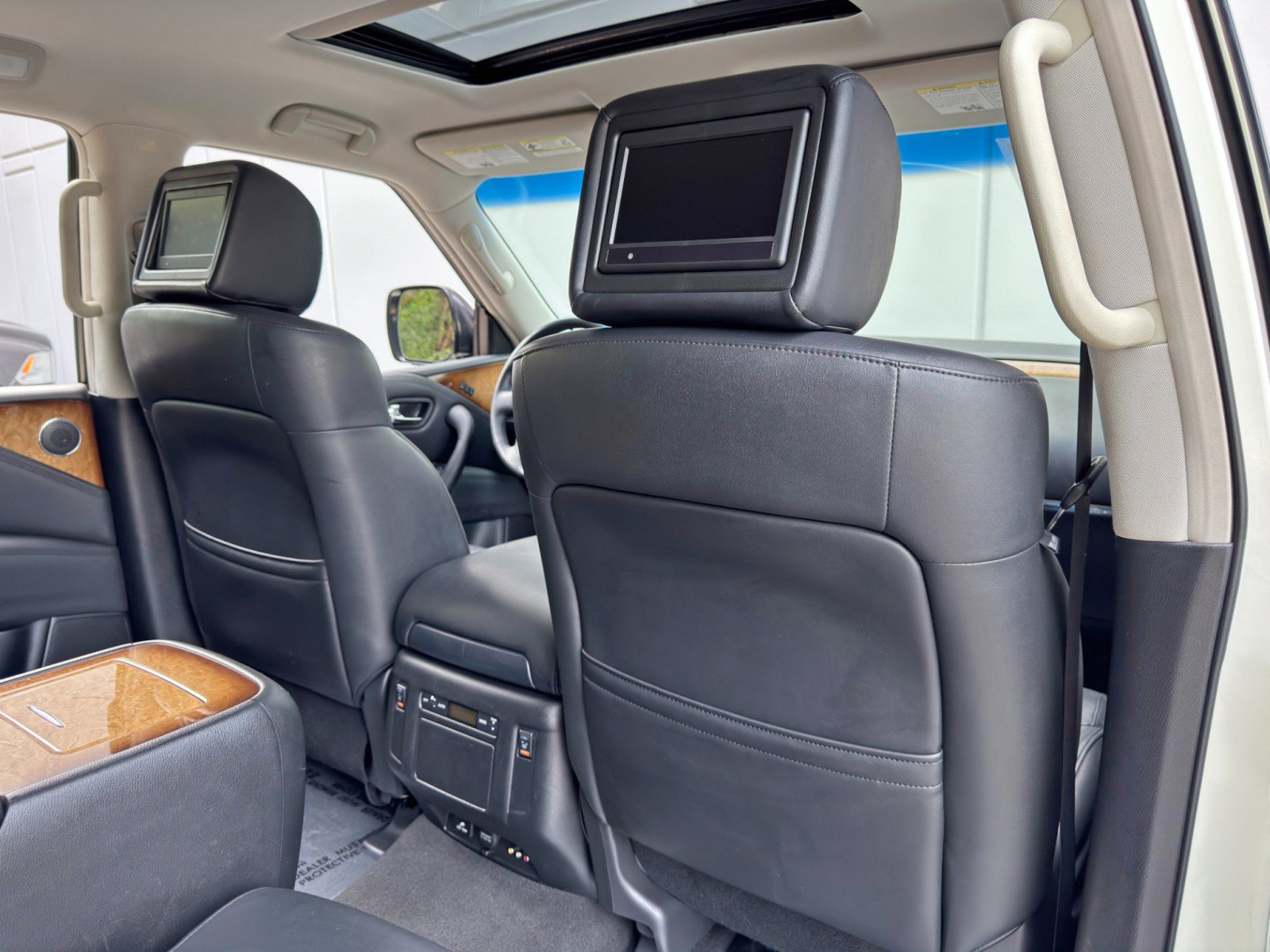 Used 2014 INFINITI QX80 4WD w/ Theater Package image 40