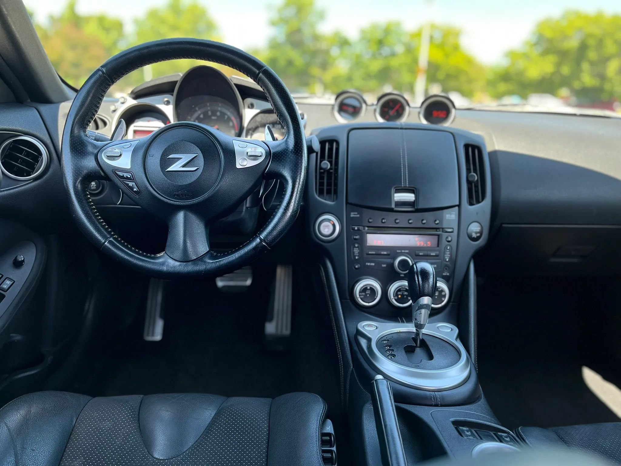 Used 2011 Nissan 370Z Touring w/ Sport Pkg RWD image 13