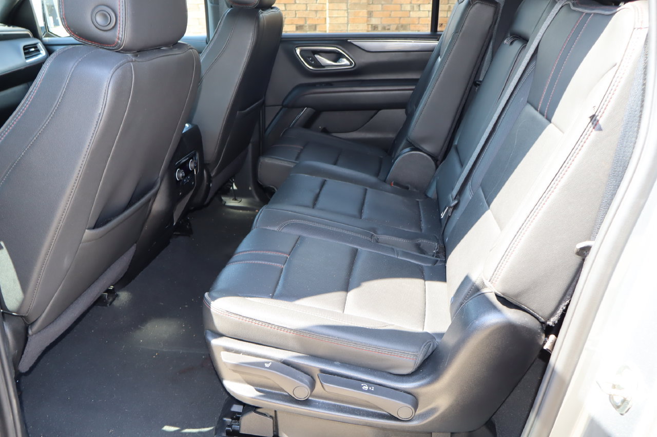 Used 2024 Chevrolet Suburban RST RWD image 5
