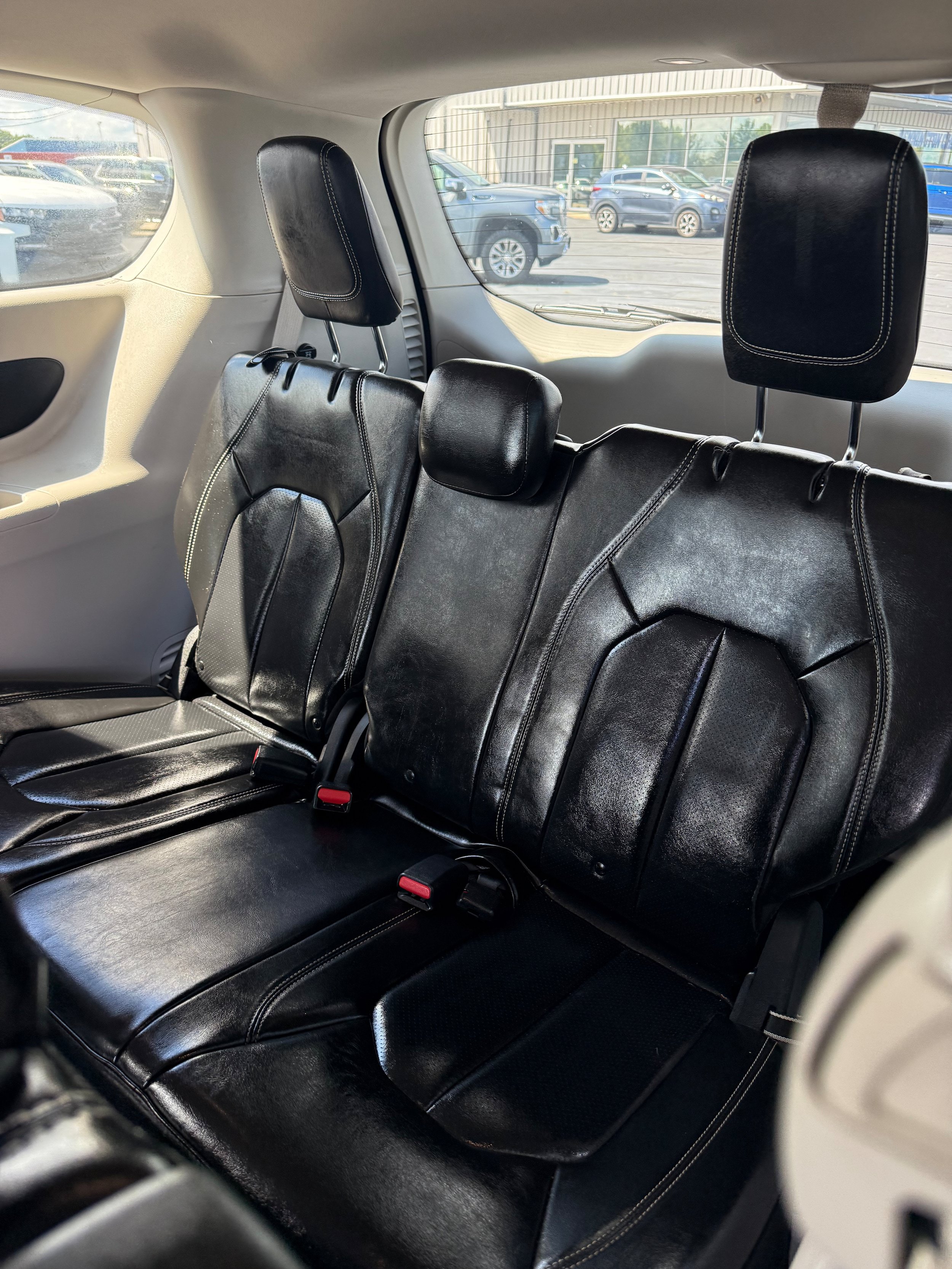 Used 2020 Chrysler Voyager Lxi FWD image 10