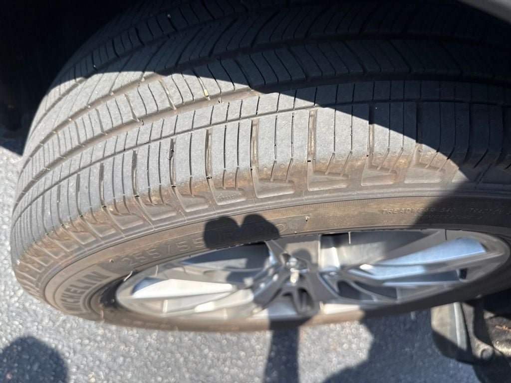 Certified 2025 Ford Explorer Platinum RWD image 2