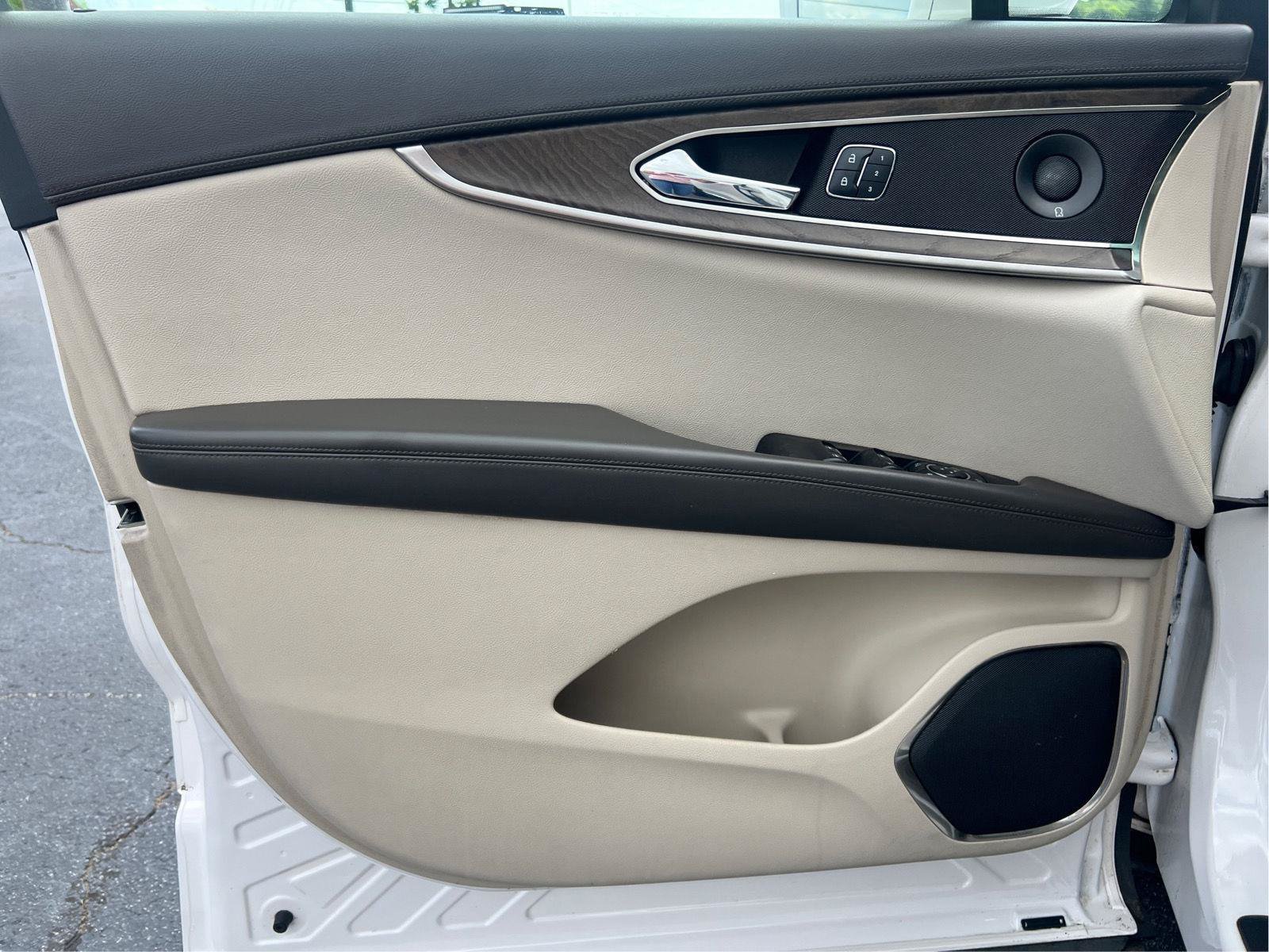 Used 2019 Lincoln Nautilus Reserve FWD image 15