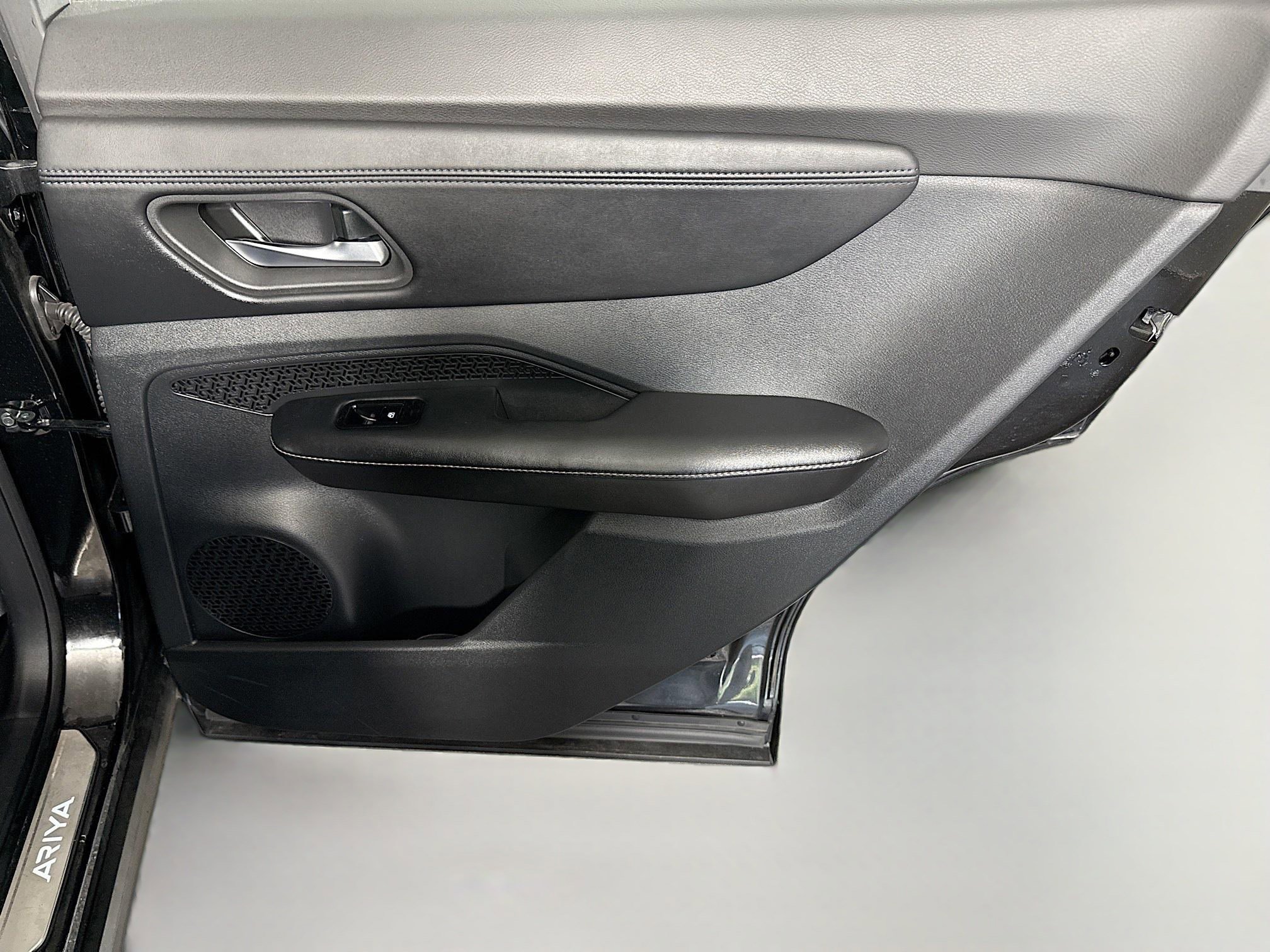 Used 2023 Nissan Ariya FWD image 28