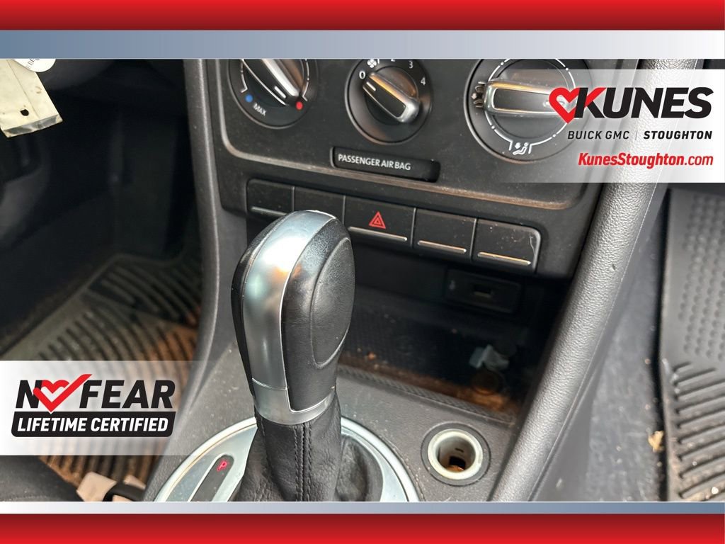 Used 2018 Volkswagen Beetle 2.0T S FWD image 19