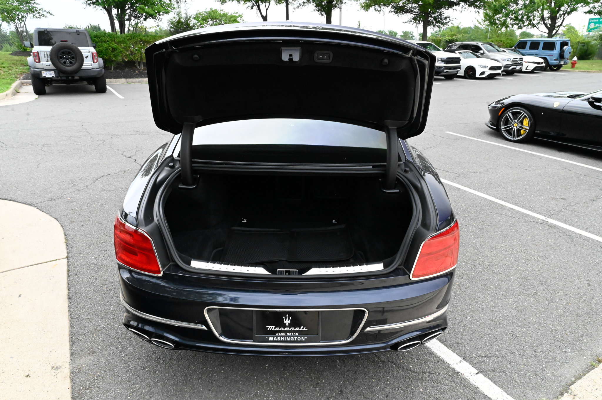 Used 2022 Bentley Flying Spur V8 AWD/4WD image 48
