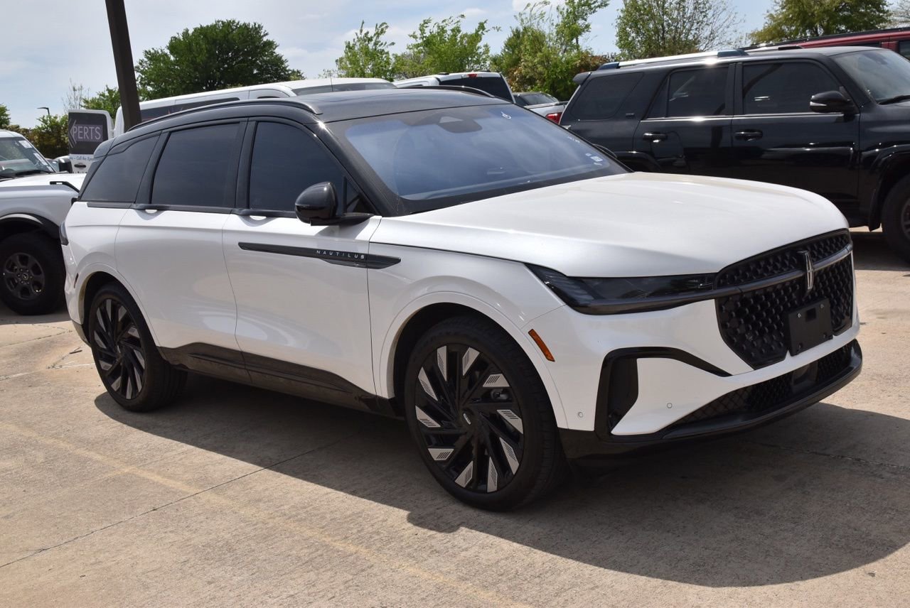 Certified 2024 Lincoln Nautilus Reserve w/ Equipment Group 203A image 5