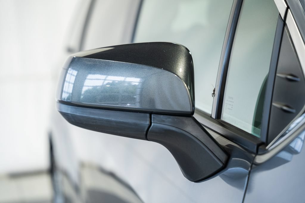 Used 2025 Toyota Sienna LE FWD image 12