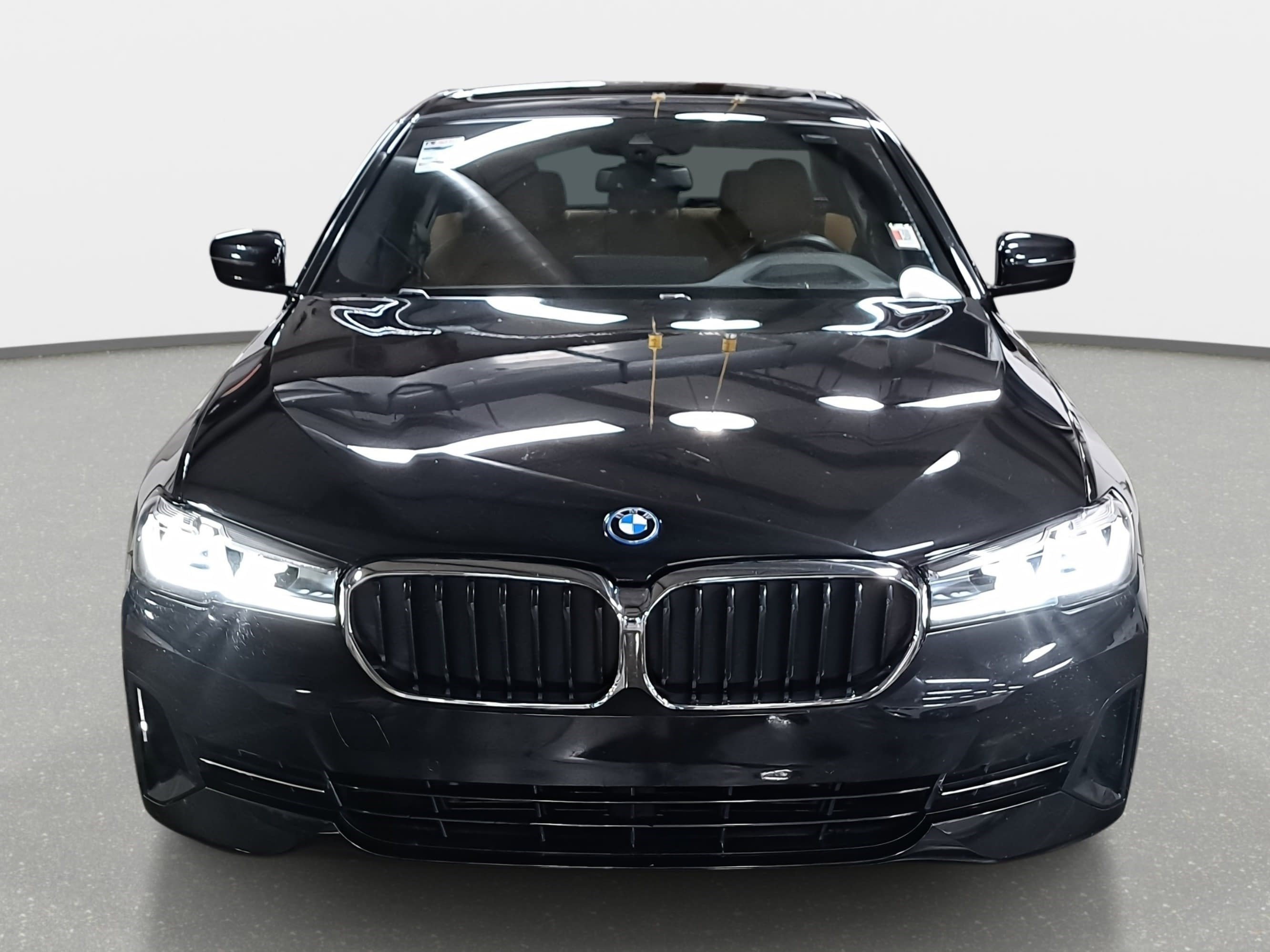Certified 2023 BMW 530e w/ Premium Package image 2