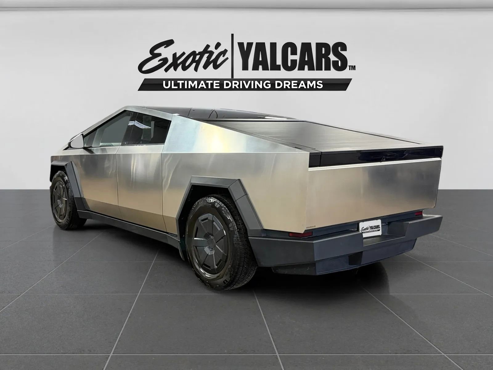 Used 2025 Tesla Cybertruck AWD Crew Cab image 3