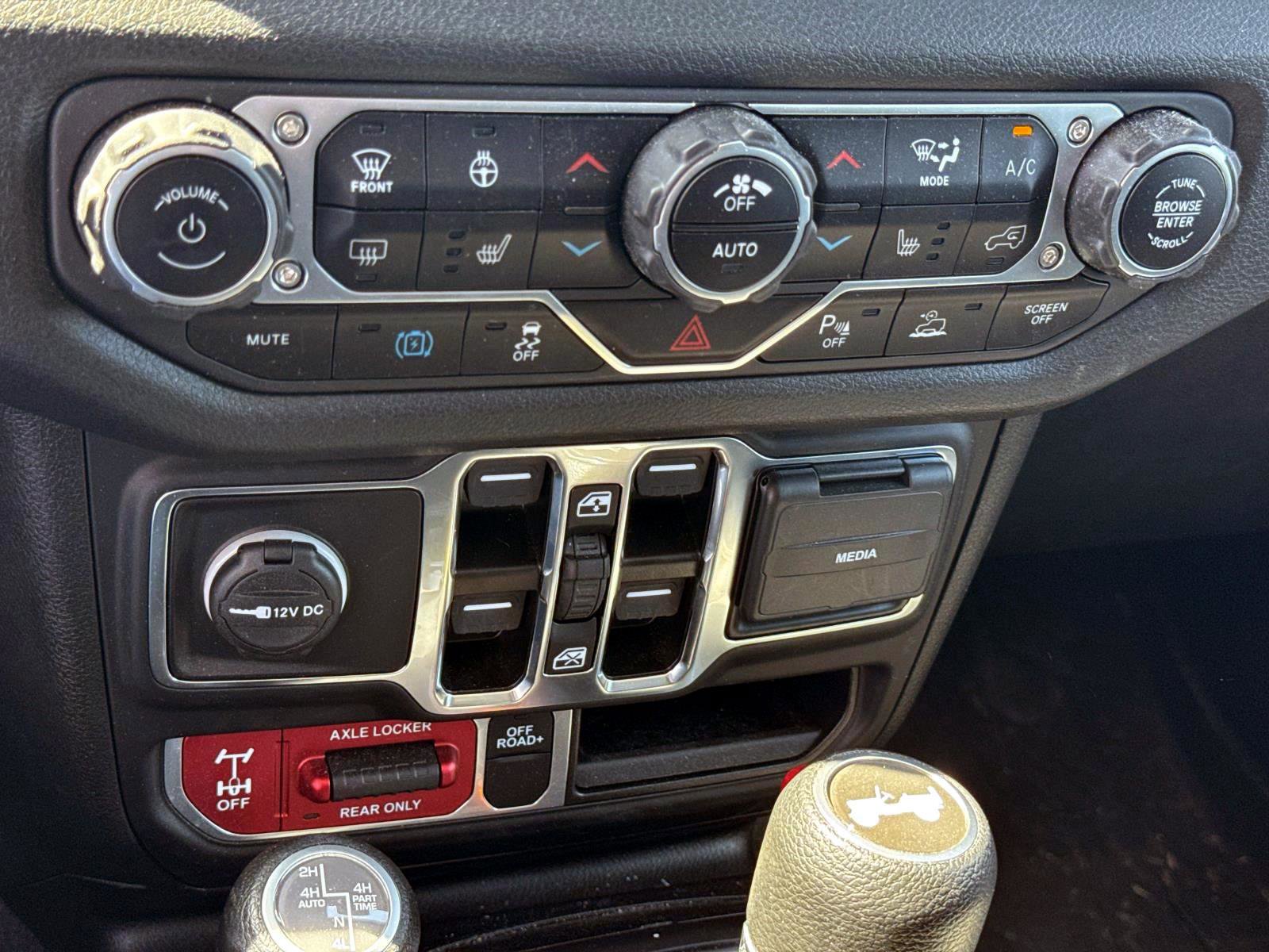 Used 2024 Jeep Wrangler Unlimited image 18