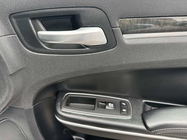 Used 2020 Chrysler 300 Limited RWD image 20