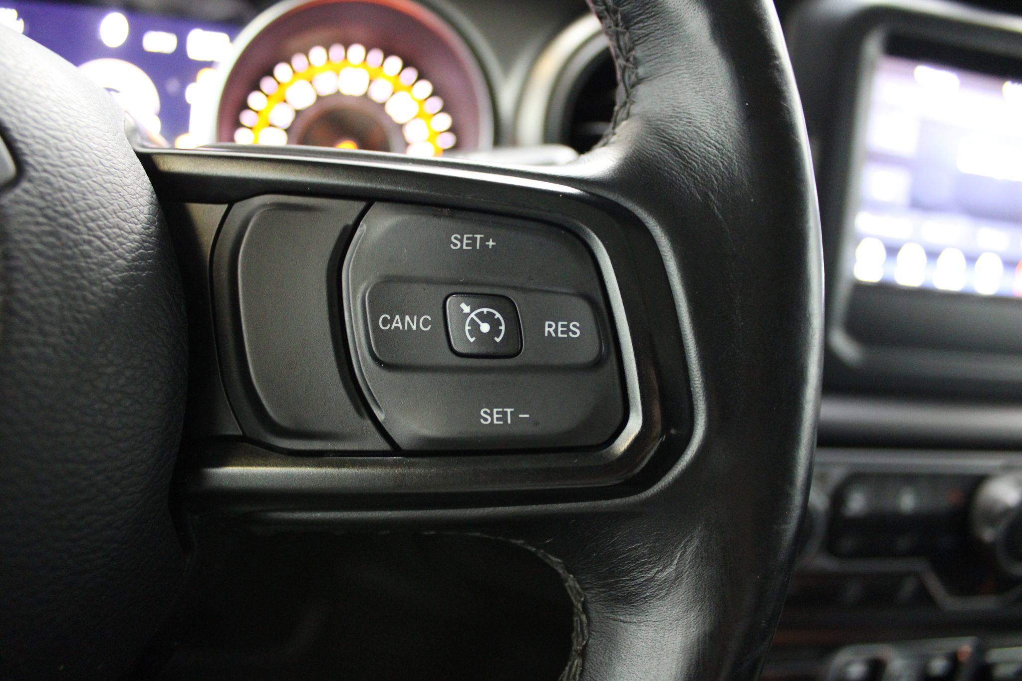 Used 2020 Jeep Gladiator Sport w/ Technology Group image 32