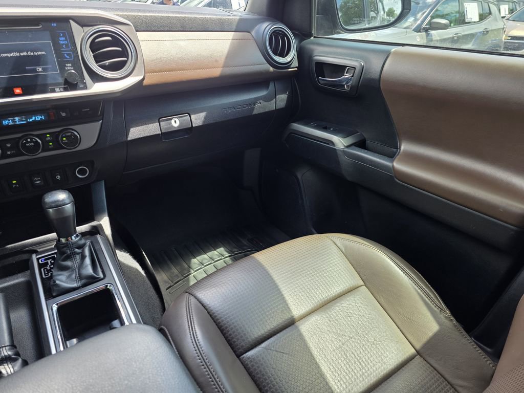 Used 2016 Toyota Tacoma Limited w/ Towing Package AWD/4WD image 13